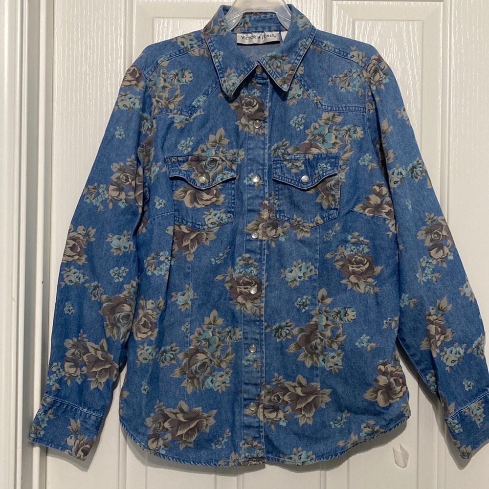 Victoria Jones Floral denim button down shirt size S